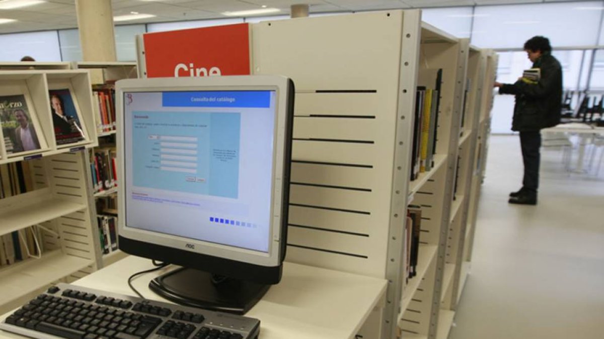 La Biblioteca Pública tiene instalado el servicio de autopréstamo.