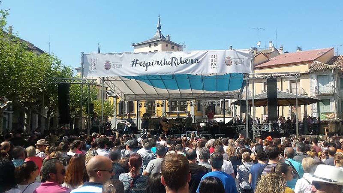 Según las estimaciones del Consejo Regulador, alrededor de 5.000 personas disfrutaron con el concierto de Celtas Cortos.-L. V.