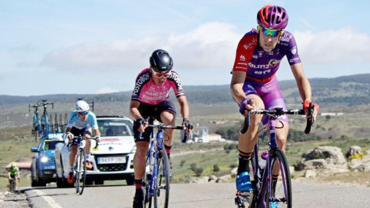 Diego Rubio busca el protagonismo durante la etapa de ayer de la Vuelta a Madrid-Álvaro García