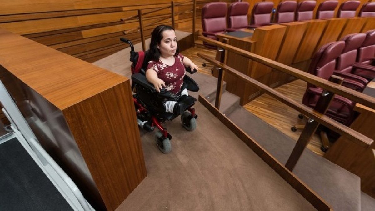 Noelia Frutos en las Cortes de Castilla y León. ICAL