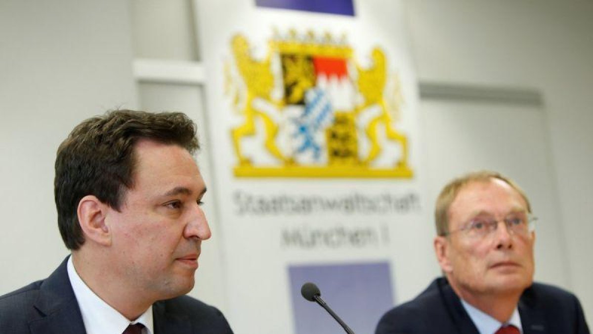 Las autoridades alemanas informan en Múnich sobre los avances en la investigación por dopaje. A la izquierda, en ministro de Justicia bávaro Georg Eisenreich.-EPA