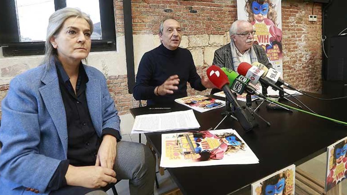 Beltrán, Noguera y Lorenzo, en un momento de la rueda de prensa celebrada ayer.-RAÚL G. OCHOA