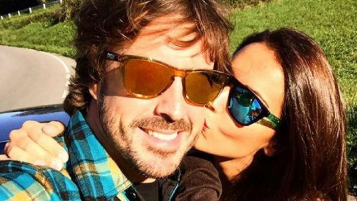 Fernando Alonso y Lara Álvarez proclaman su amor en Twitter pocos días antes de su ruptura.-TWITTER