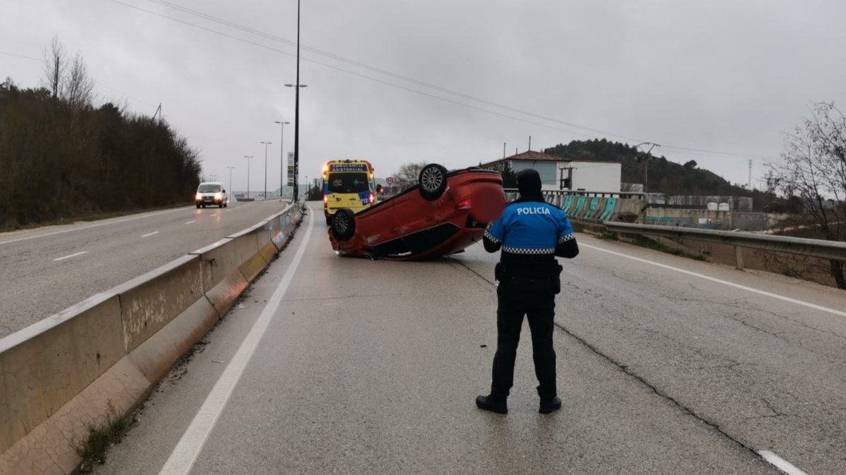 Imagen del vehículo accidentado. POLICÍA LOCAL