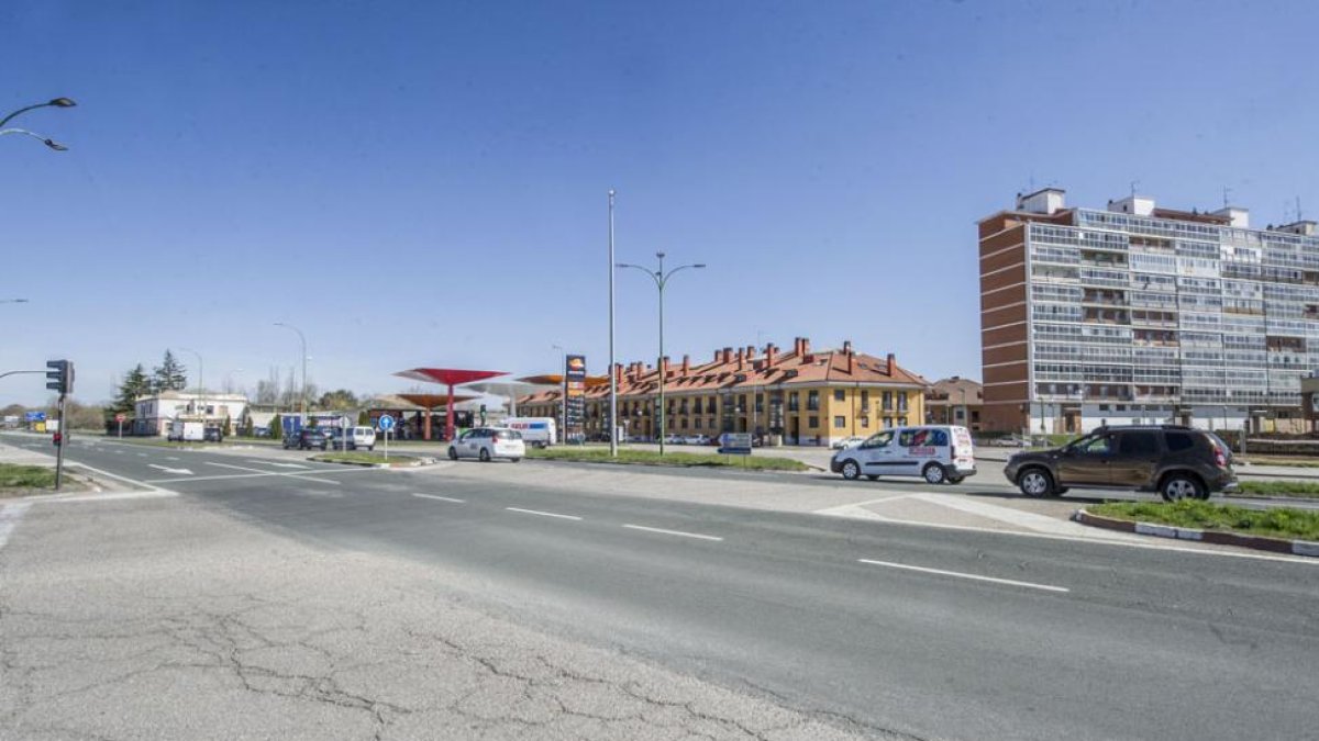 El cruce entre el barrio de La Ventilla y la calle Alcalde Martín Cobos contará con una glorieta.-ISRAEL L. MURILLO