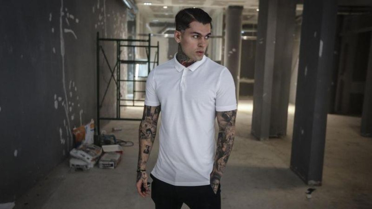 Stephen James, en su local de la calle de Trafaltar, durante las obras.-DANNY CAMINAL