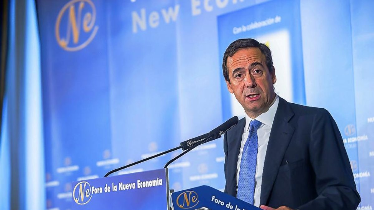 Gonzalo Cortazar, en un momento de su intervención en el Foro de la Nueva Economía.-E. M.