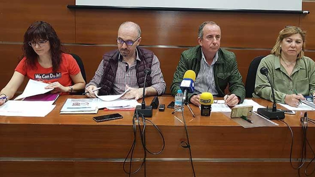 De izquierda a derecha, Yolanda Rodríguez, Fernando San Martín, Rafael Gómez- Galarza y Milagros Arce.-L. V.