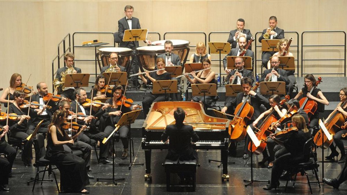 Iván Martín, director y pianista solista en el último concierto de la temporada pasada, toma las riendas de la Orquesta Sinfónica de Burgos como titular.-Israel L. Murillo