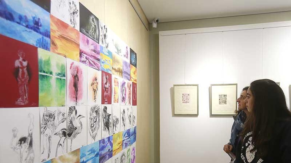 La sala del Consulado del Mar expone una selección de los trabajos hasta el 20 de junio.-Raúl Ochoa