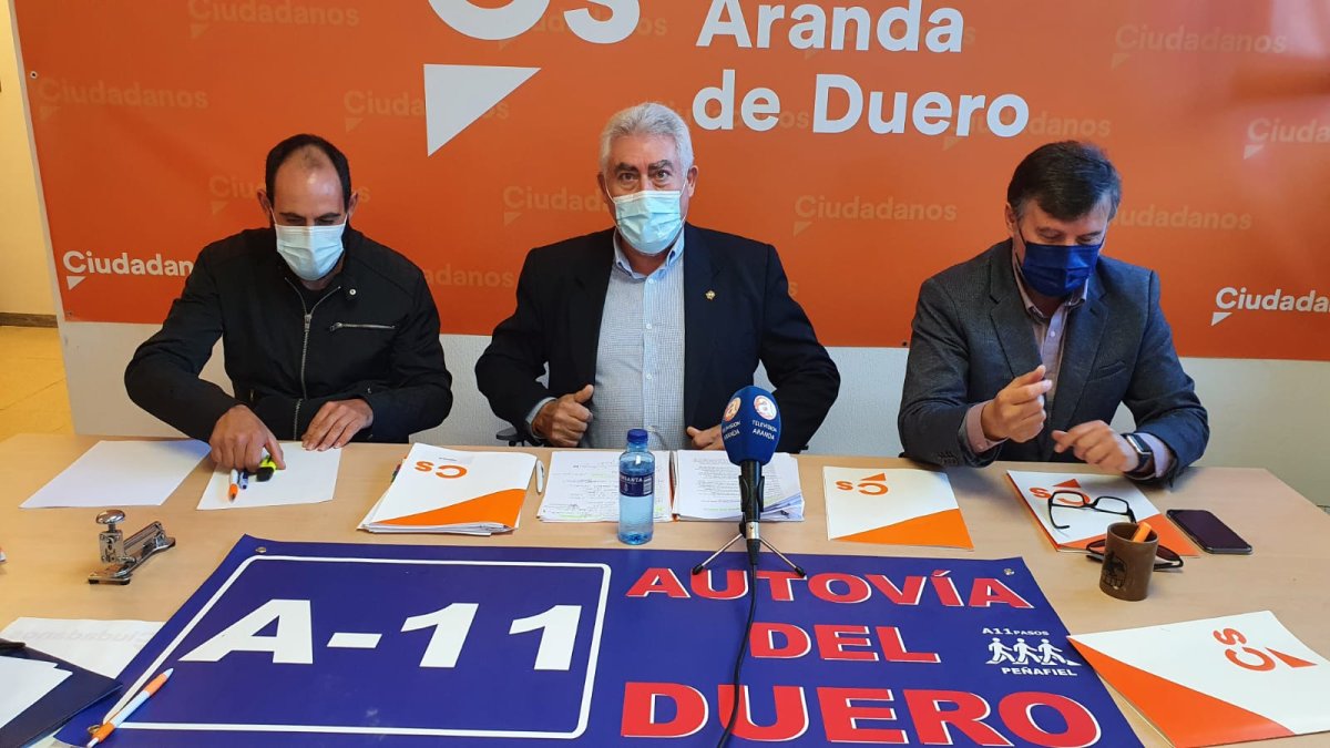 José Ignacio Delgado con el alcalde de Langa y el concejal de Aranda, Francisco Martín Hontoria