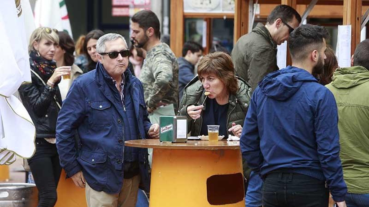 La feria de tapas ha cumplido más de una década asociada a las fiestas de San Pedro.-RAÚL G. OCHOA