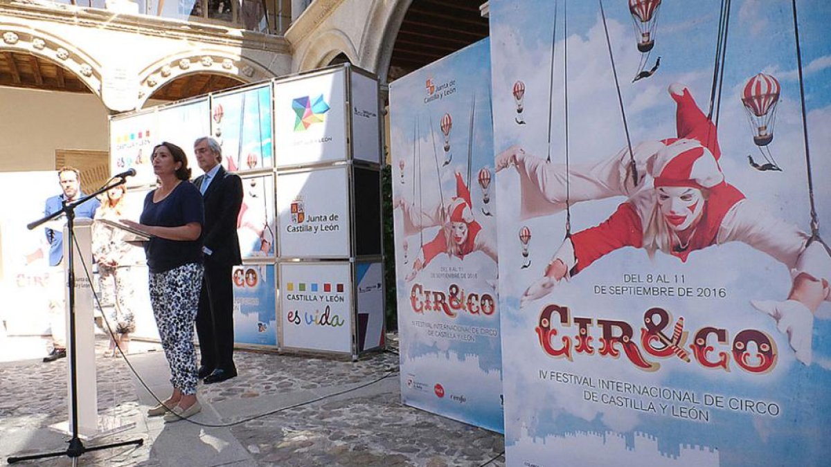 La consejera de Turismo, Josefa García-Cirac presentó en Ávila la cuarta edición del Festival CIR&CO.-ECB