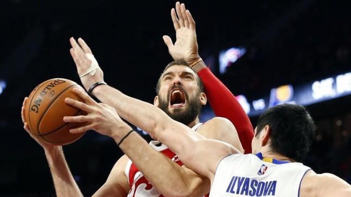 Marc Gasol,en plena acción.-AP / PAUL SANCYA