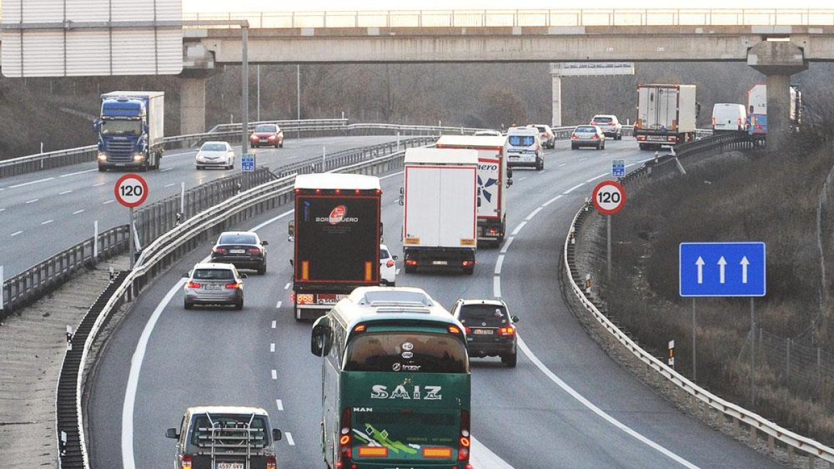 Tres de los cuatro fallecidos por infarto trabajana en el sector del transporte.-ISRAEL L. MURILLO