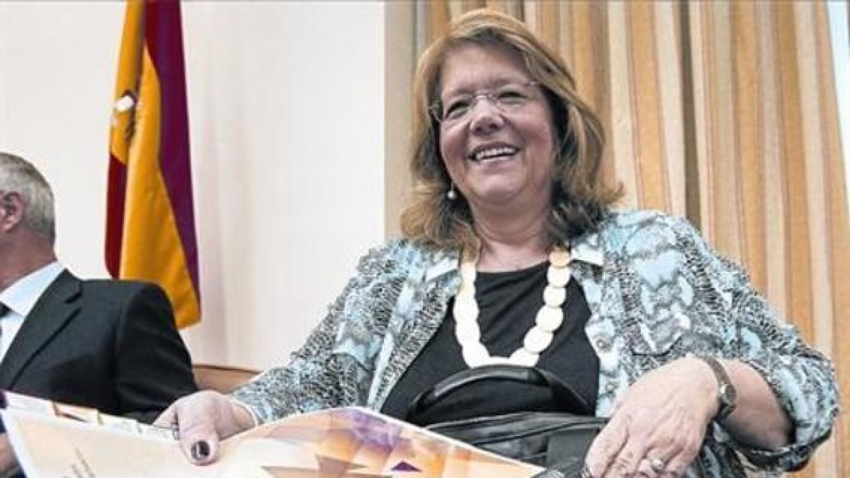 Elvira Rodriguez, presidenta de la CNMV, en la Comisión de Economía del Congreso.-EFE / KIKO HUESCA