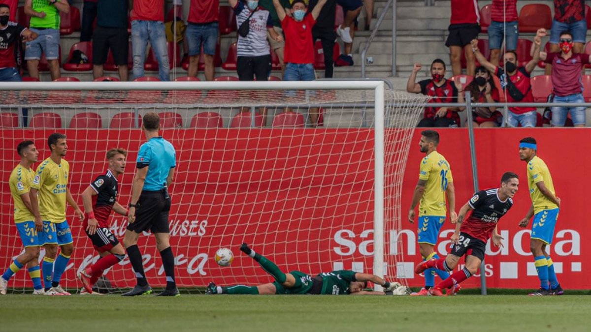 El CD Mirandés goleó a la UD Las Palmas en Aduva. CD MIRANDÉS