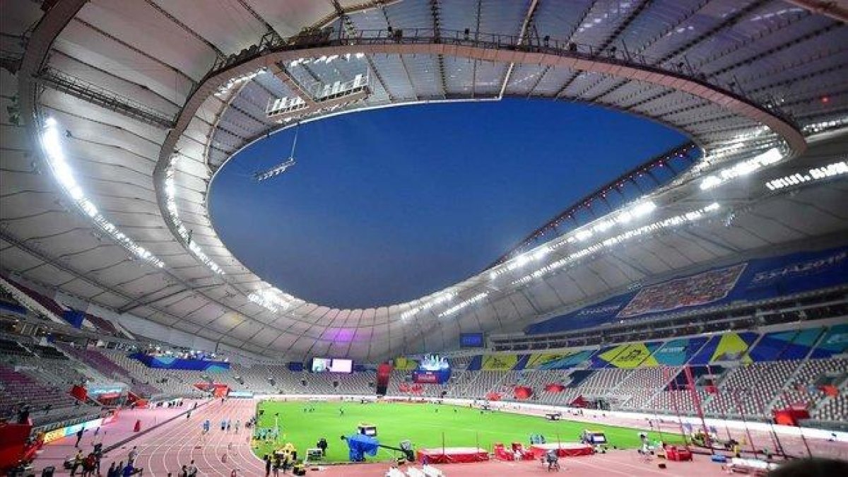 El Estadio Khalifa de Doha, en vísperas de la inauguración del Mundial de atletismo.-AFP / GIUSEPPE CACACE