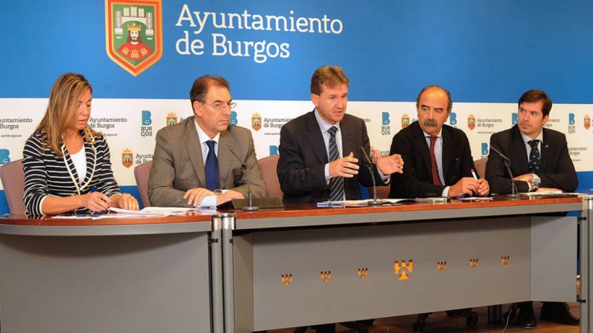 Blasco, Benavente, Lacalle, Vicente y Sicilia, ayer, en la presentación de los actos de promoción de la industria.-ISRAEL L. MURILLO