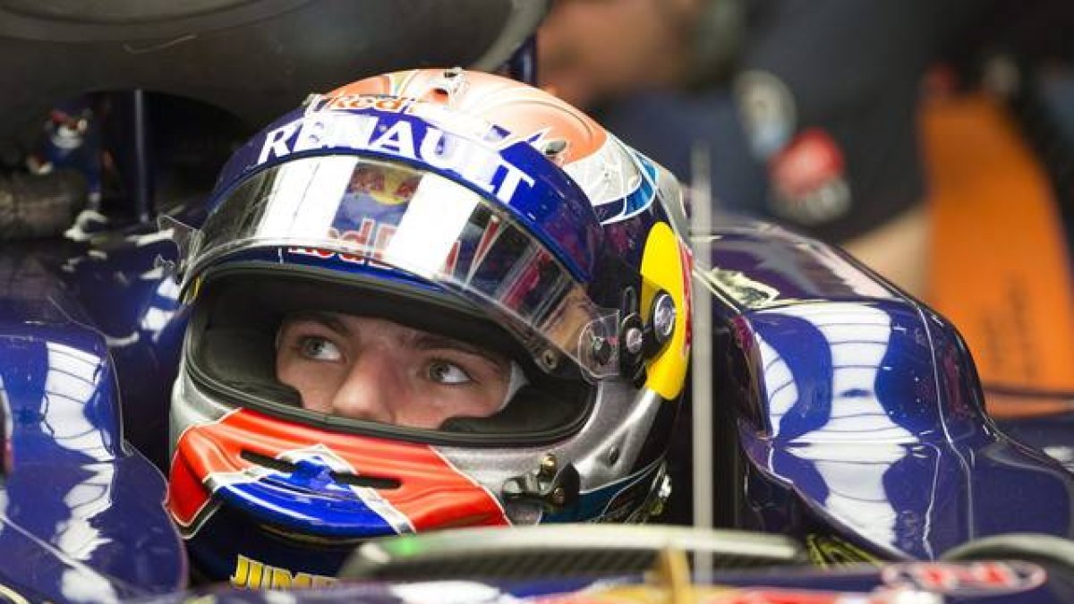 Carlos Sainz JR., durante la tercera sesión de entrenamientos libres en el circuito de Montmeló.-Foto: ALEJANDRO GARCÍA / EFE