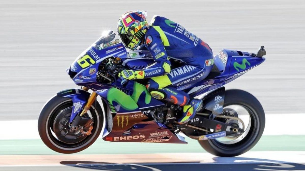 El francés Johann Zarco, en el podio de Cheste (Valencia), donde fue segundo.-AP / ALBERTO SAIZ