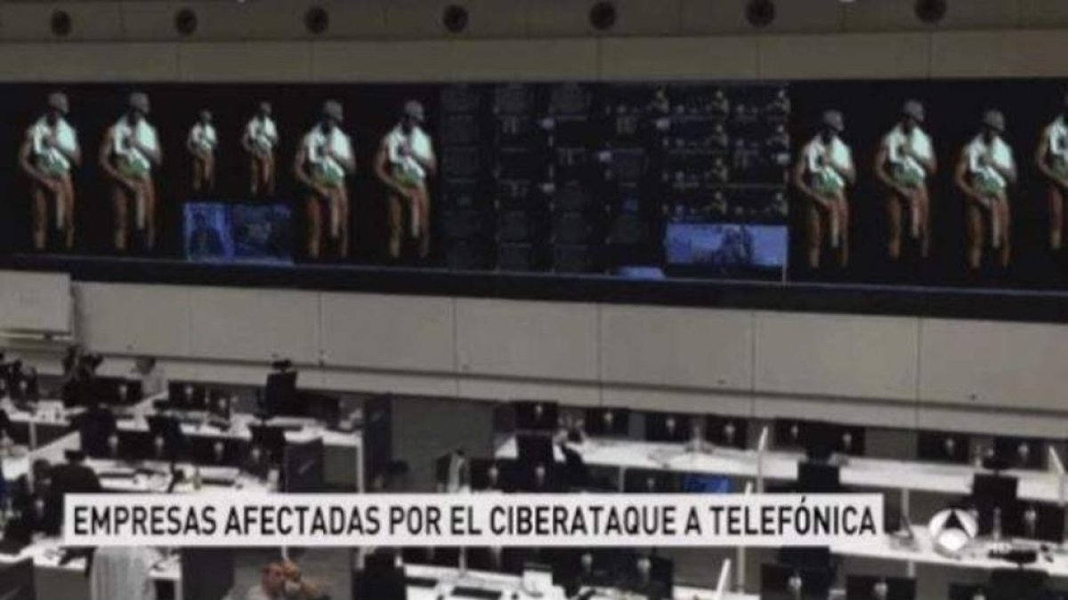 El famoso 'meme' del negro de Whatsapp se coló en un informativo de Antena 3.-ANTENA 3
