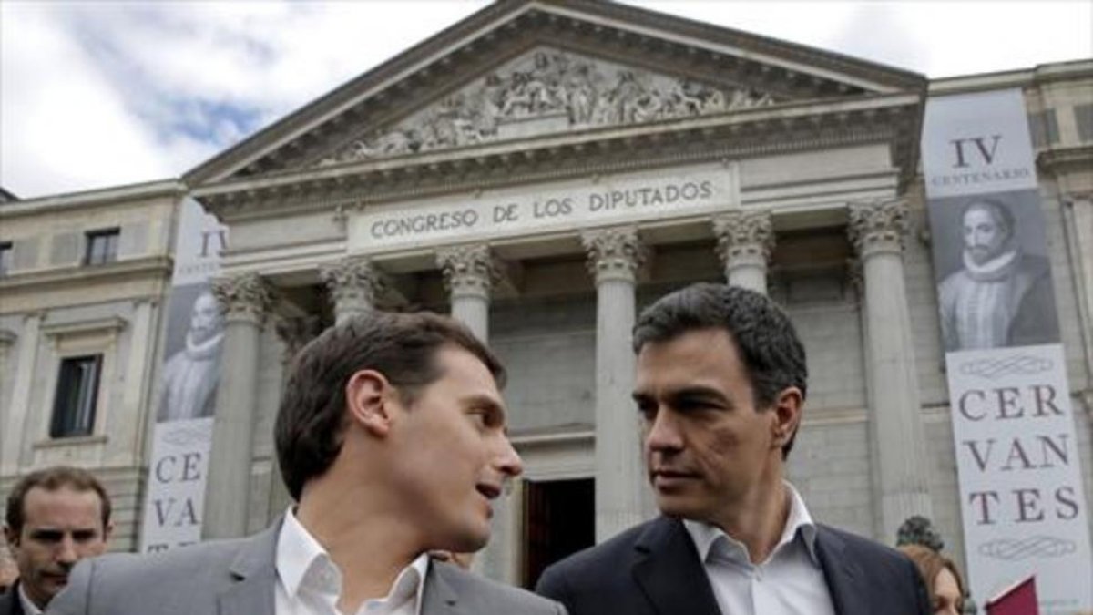 Albert Rivera y Pedro Sánchez, el pasado 21 de abril.-JOSÉ LUIS ROCA