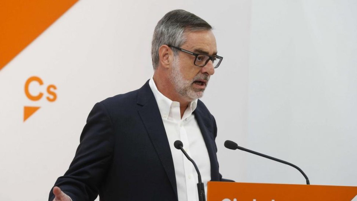 El secretario general de Ciudadanos, José Manuel Villegas durante la rueda de prensa que ofrecio hoy en la sede de su formacion para analizar la actualidad de una semana.-PACO CAMPOS (EFE)