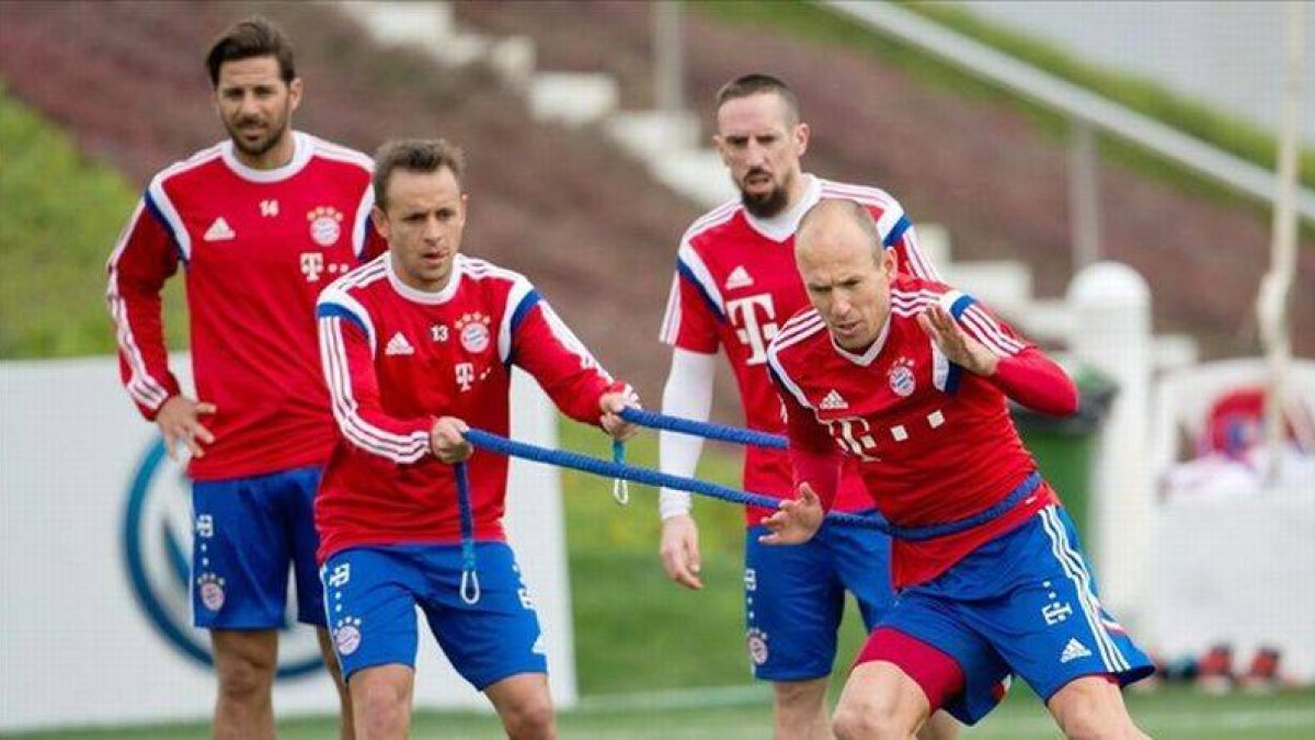 Robben, en un entrenamiento del Bayern en Doha.-Foto: EFE / SVEN HOPPE
