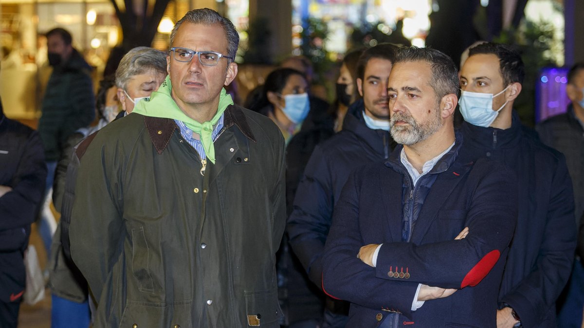 Javier Ortega Smith y Javier Martínez, presidente de Vox en Burgos. SANTI OTERO