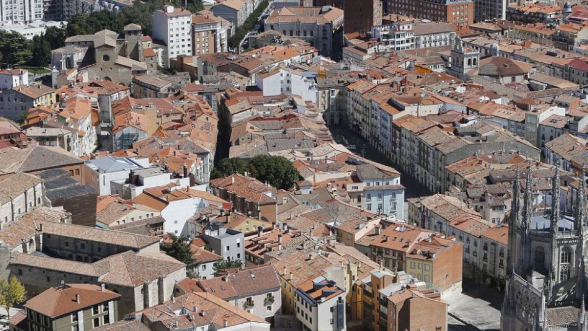 Vista aérea del centro histórico de Burgos.-RAÚL G. OCHOA