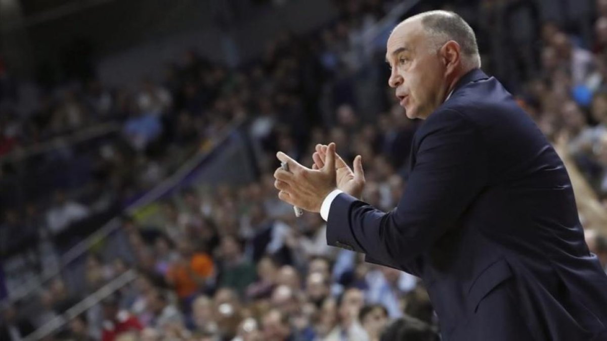 Laso da instrucciones en el partido del pasado jueves ante el Galatasaray.-JAVIER LIZON / EFE