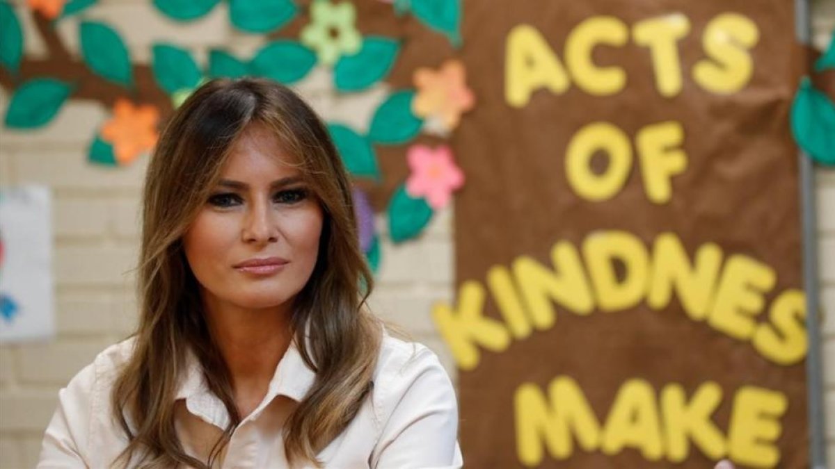 Melania Trump visita ayer un centro de servicios sociales infantiles en McAllen (Tejas) próximo a la frontera con México-KEVIN LAMARQUE