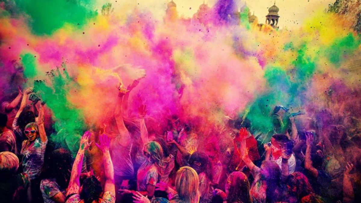 Fiesta Holi.-