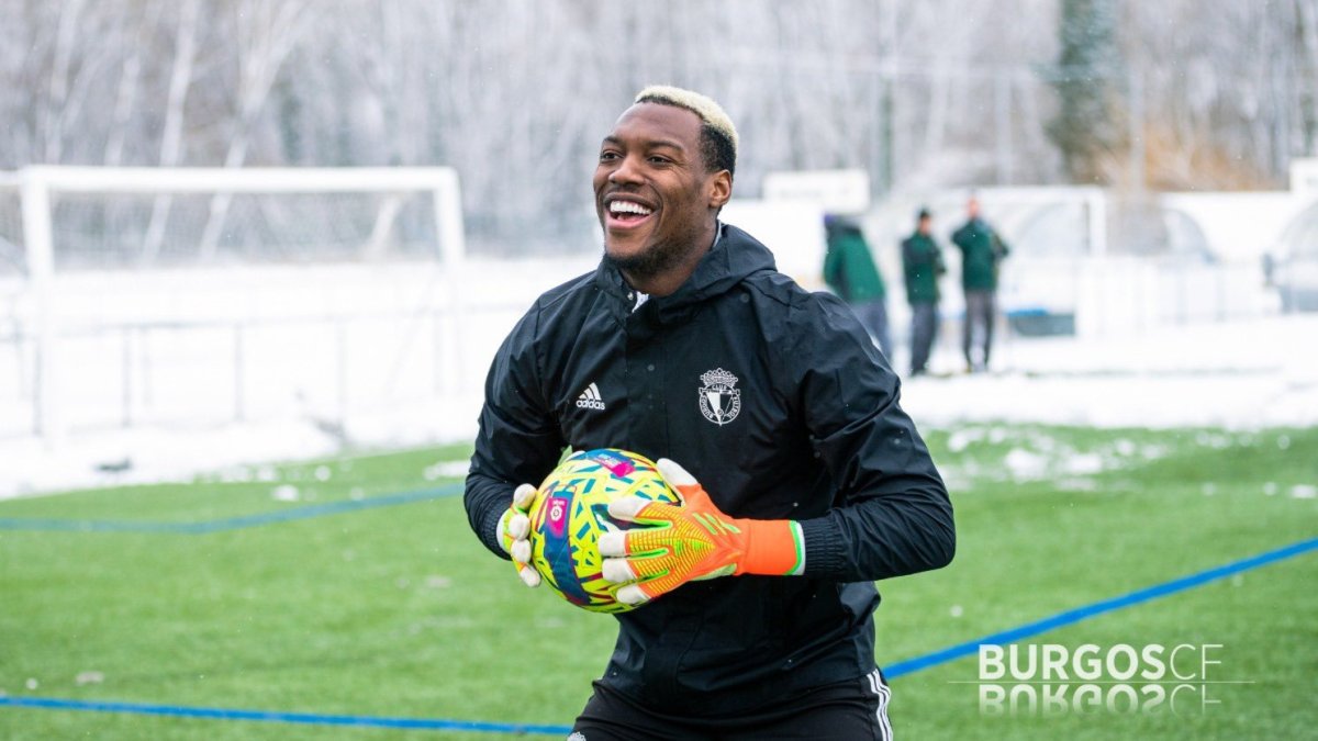 Loic Badiashile en el entrenamiento. BCF / MIGUEL ESCRIBANO