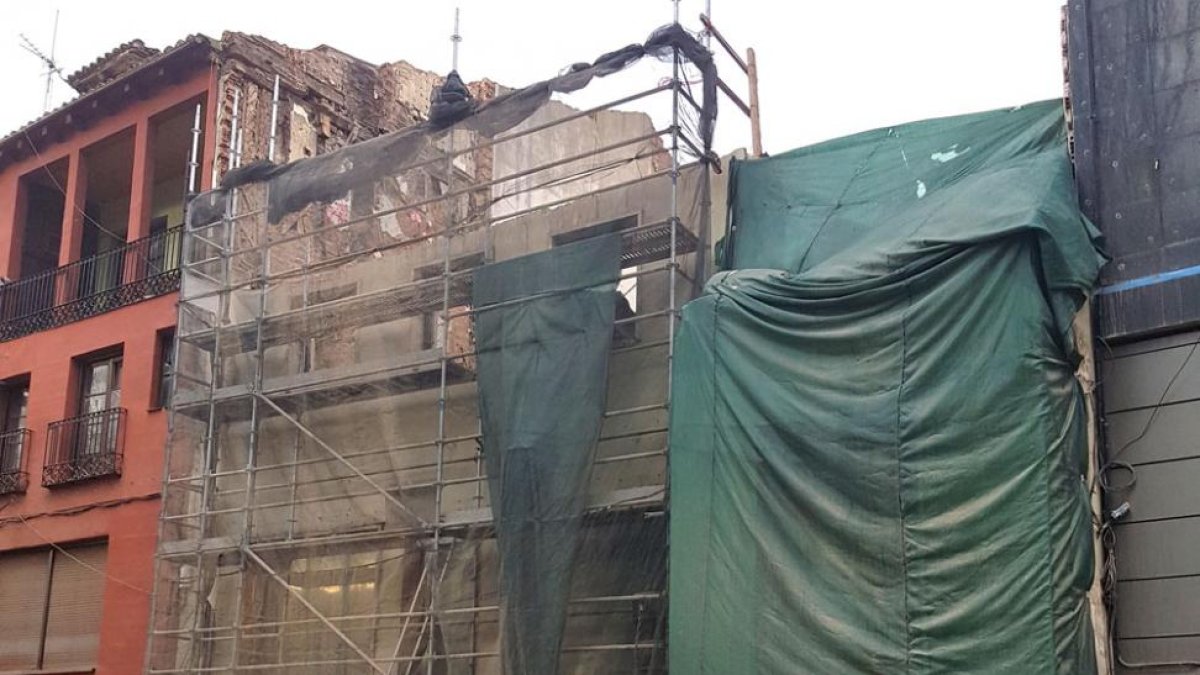 Las alarmas de la Banca Pecho saltaron el 25 de noviembre en forma de grietas y caída de cascotes.-L. V.