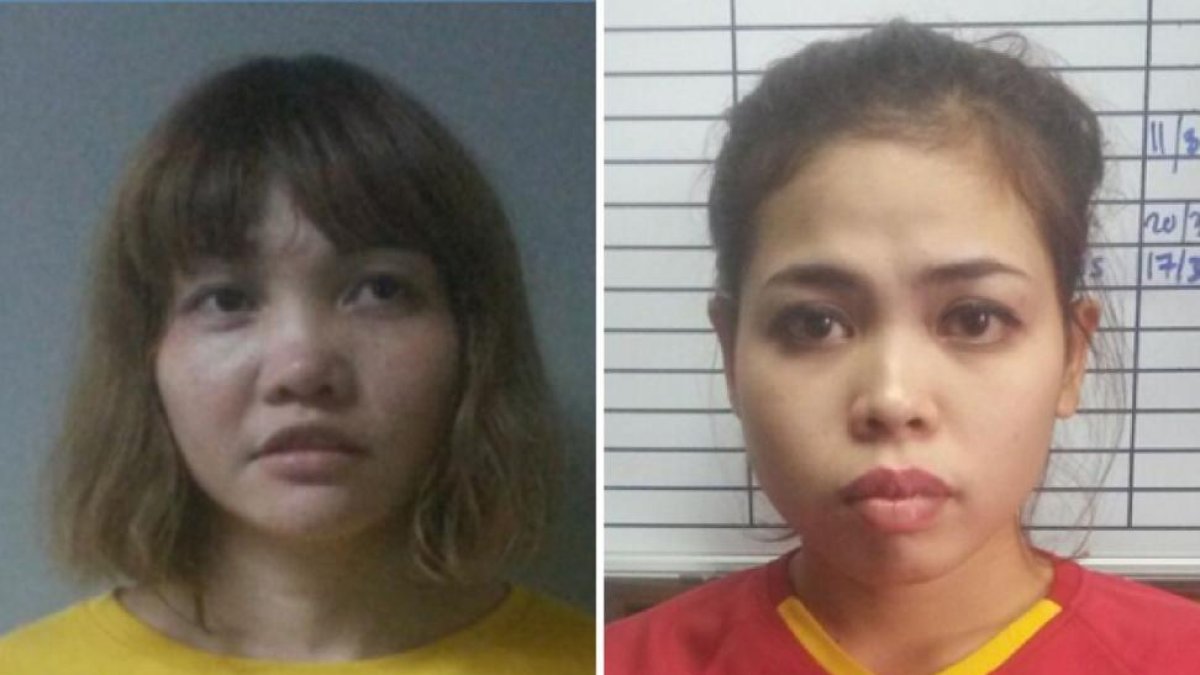 Doan Thi Huong (a la izquierda) y Siti Ashiyah (a la derecha), las dos jóvenes detenidas por la muerte de Kim Jong-nam-HANDOUT