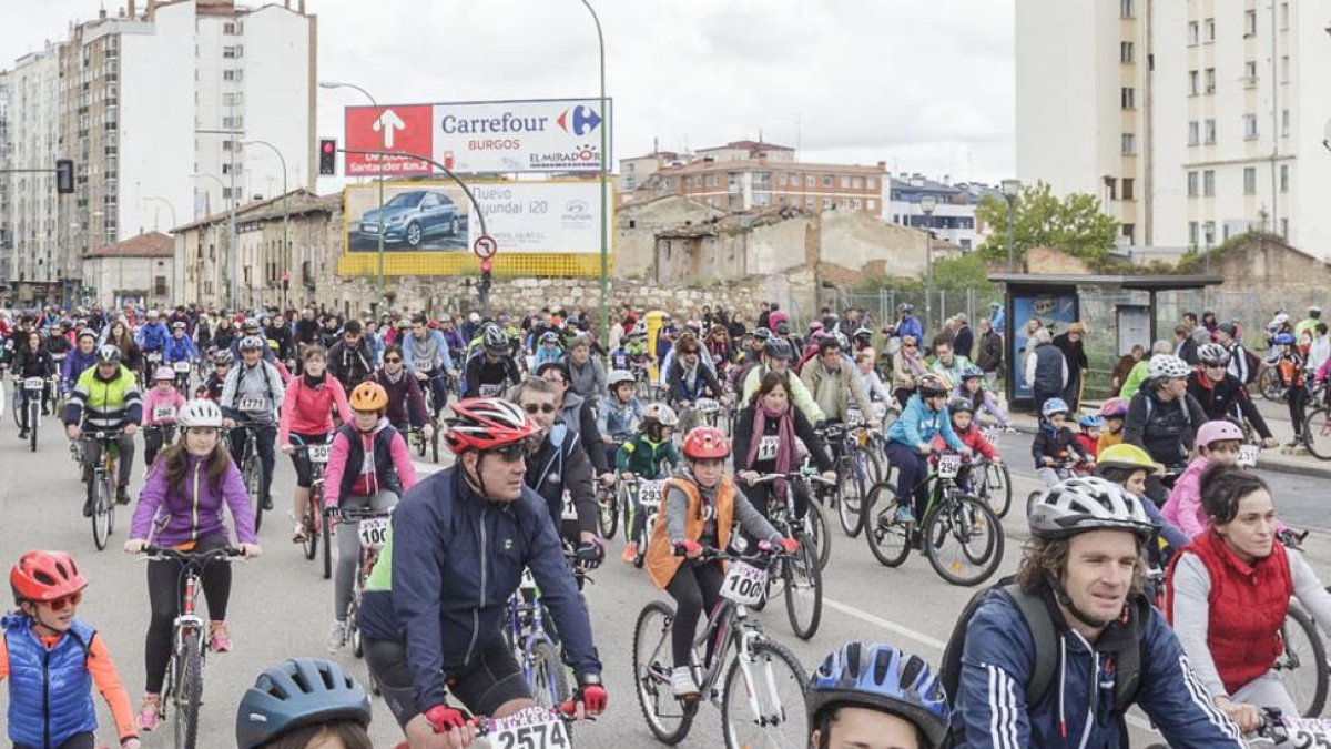 Imagen de participantes del Día de la Bici.-SANTI OTERO