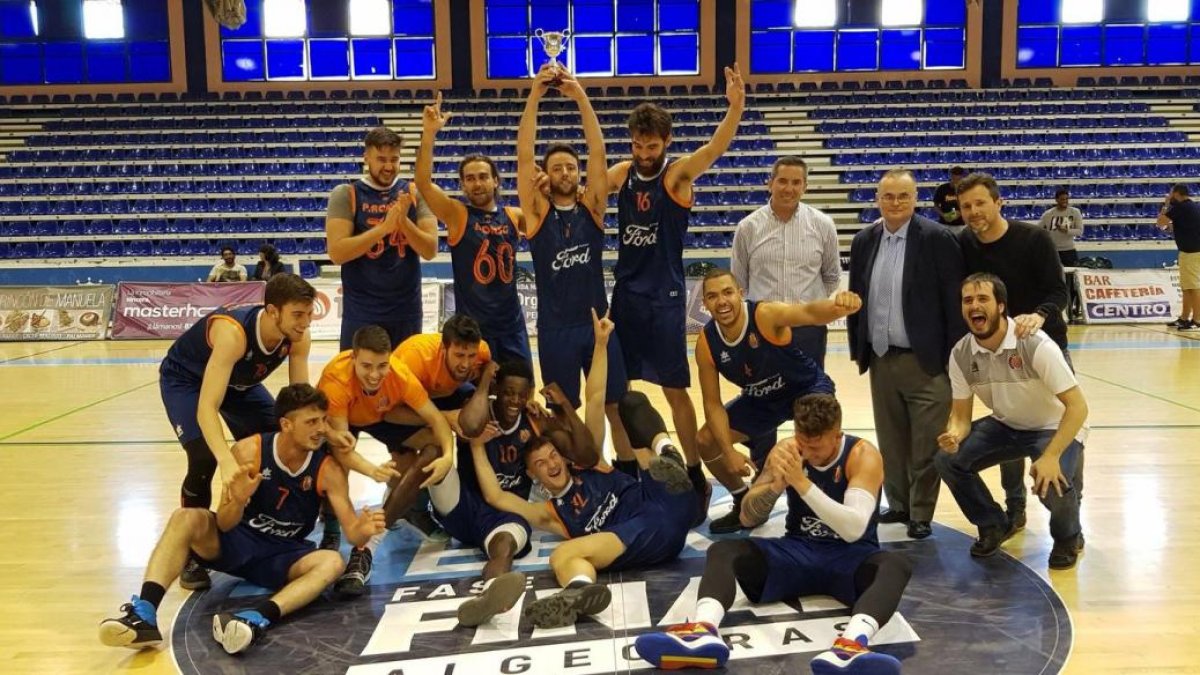 Foto de la celebración del ascenso logrado el pasado mes de mayo en Algeciras.-ECB