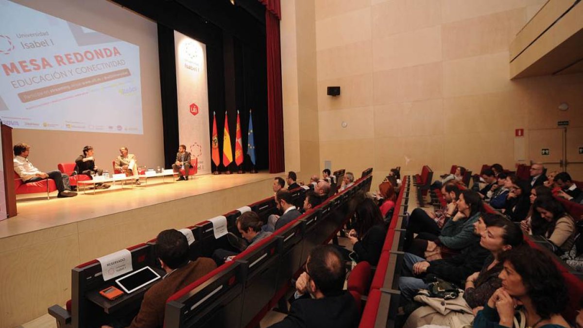 Una jornada de estudio en la Universidad Isabel I. ECB