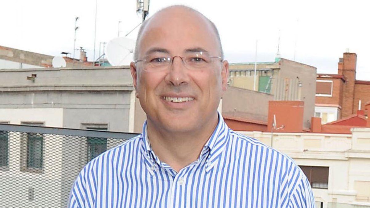 Ángel Olivares, en una imagen reciente, en la capital burgalesa.-ISRAEL L. MURILLO