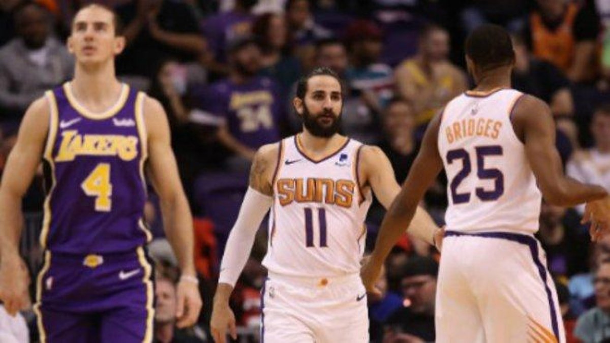 Ricky Rubio celebra una jugada durante el partido ante los Lakers.-AFP