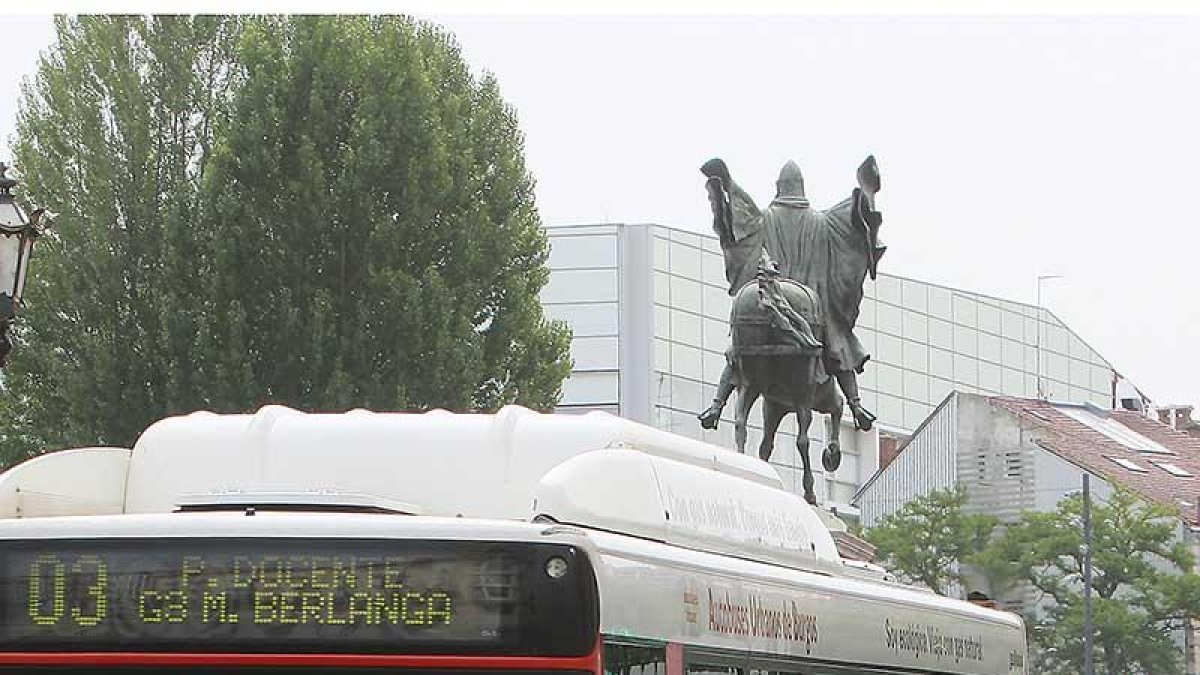 La flota de autobuses contará con seis nuevos vehículos.-