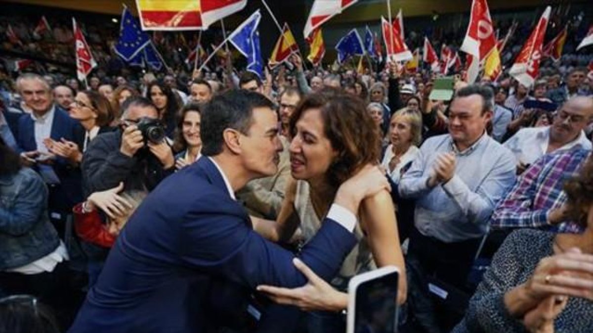 Pedro Sánchez e Irene Lozano, en un acto en Madrid.-DAVID CASTRO