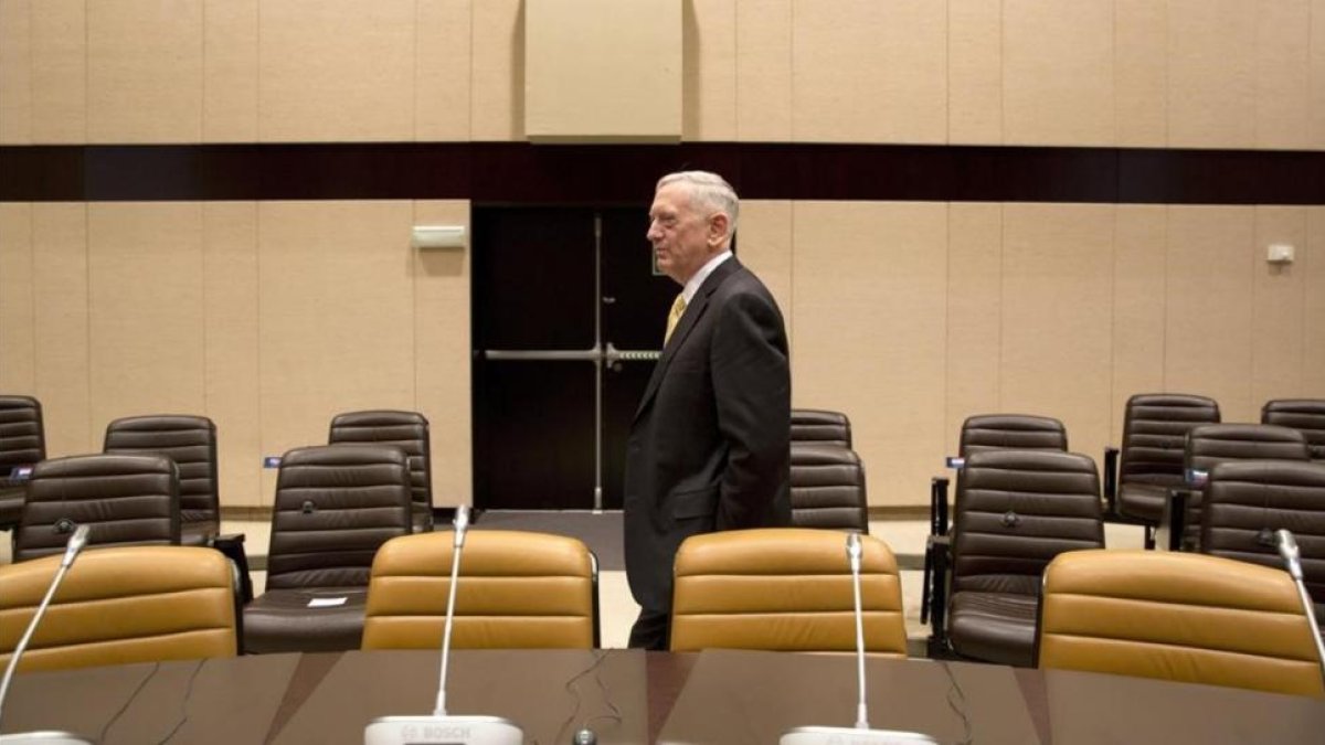 El secretario de Defensa de EEUU, James Mattis, en la sede de la OTAN, en Bruselas.-VIRGINIA MAYO