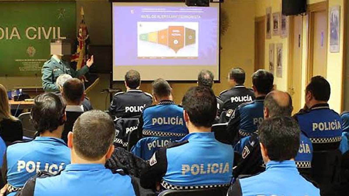 La plantilla de la Policía Local de Aranda asciende a 25 efectivos.-L.V.