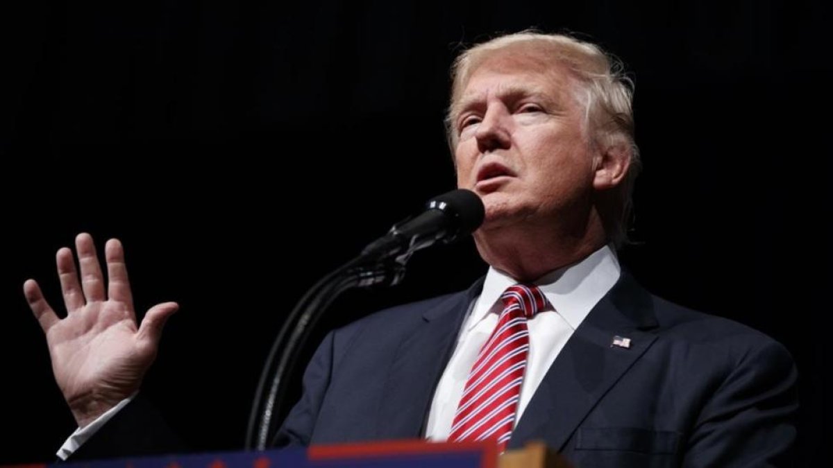Donald Trump en un acto electoral el martes.-AP / Evan Vucci
