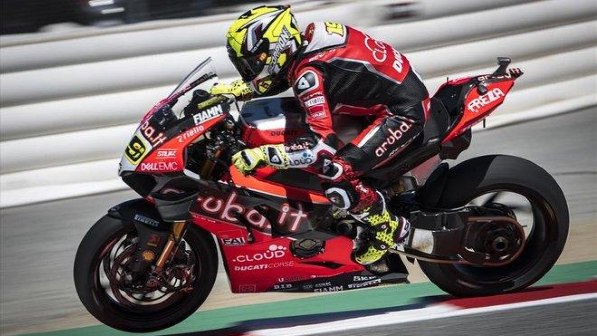 Álvaro Bautista sobre su Ducati Panigale V4, con la que ganó las 11 primeras carreras del Mundial de Superbikes.-DUCATI ARUBA / MATTEO CAVADINI