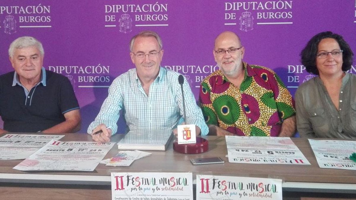 Javier Salazar, Ángel Carretón, Aureliano García e Inma Serrano.-D. S. M.