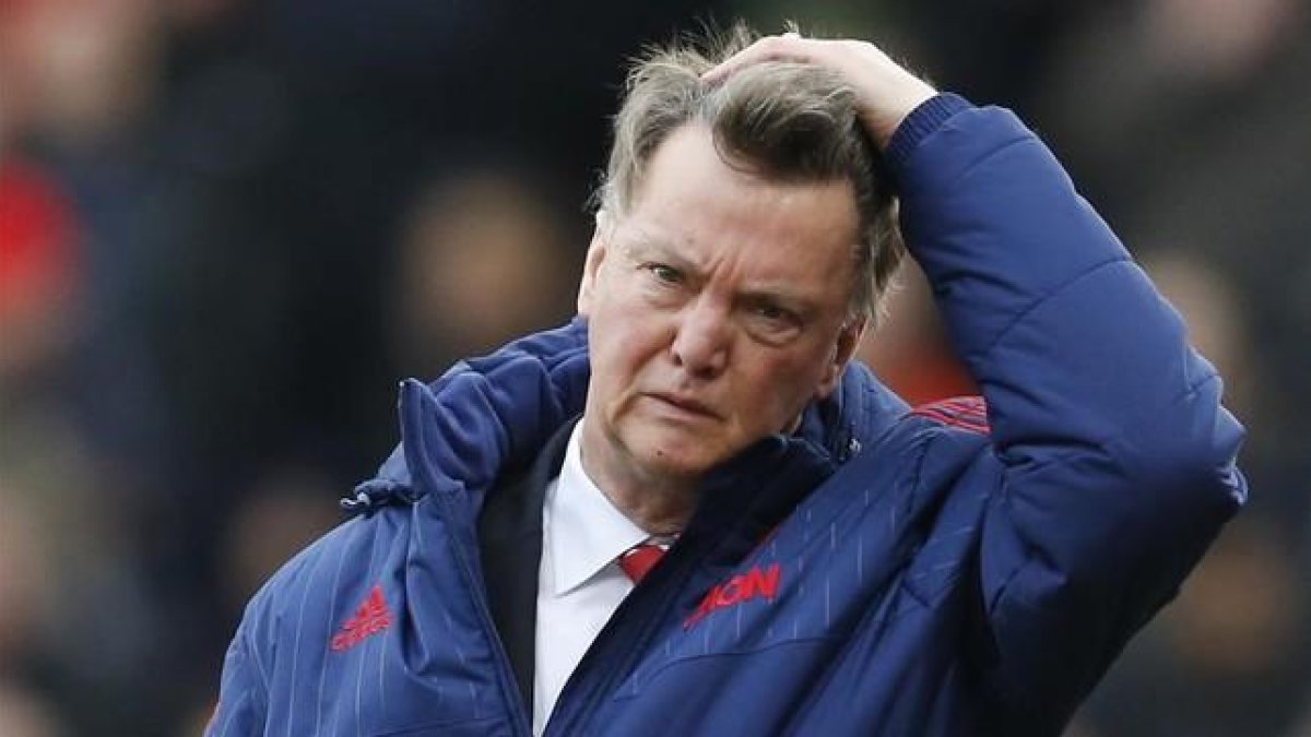 Van Gaal fracasa ante el Stoke de Bojan y se queda sin crédito REUTERS / CARL RECINE Louis van Gaal, en un momento del partido en Stoke-REUTERS